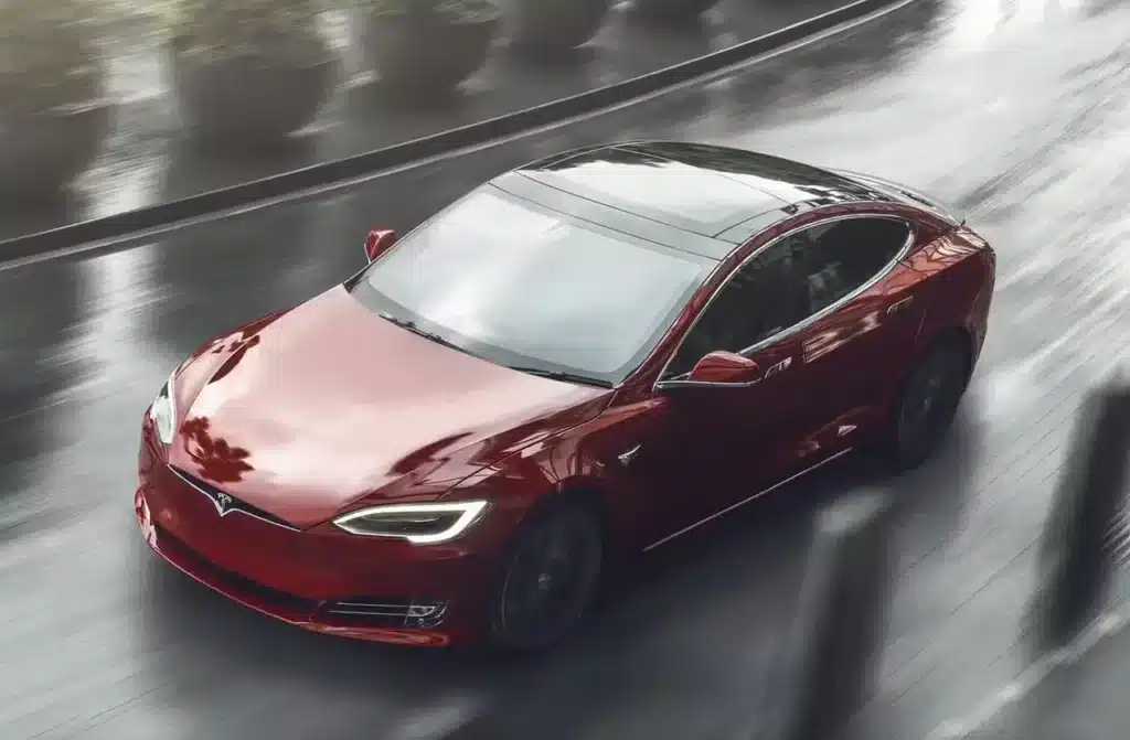 Lucid Air Pure срещу всички: Американският стартъп, който кара традиционните премиум производители да изглеждат жалки. Сравнение