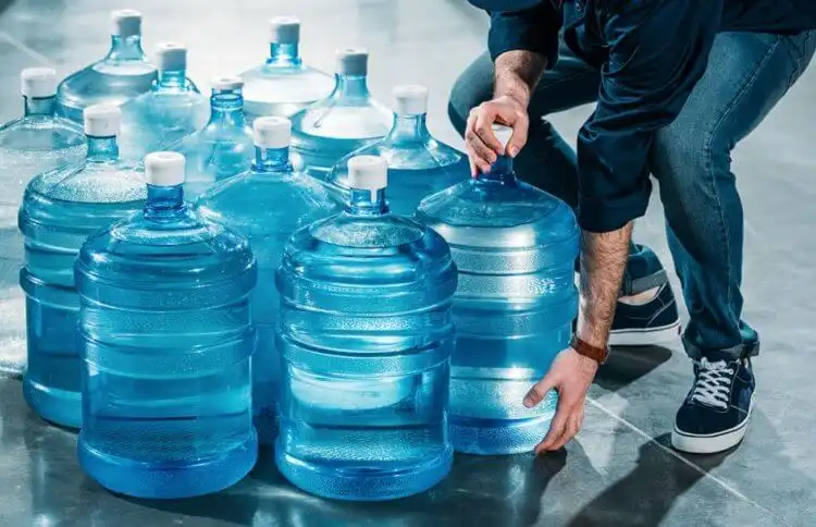 Каква е разликата между водата от магазините и чешмяната вода