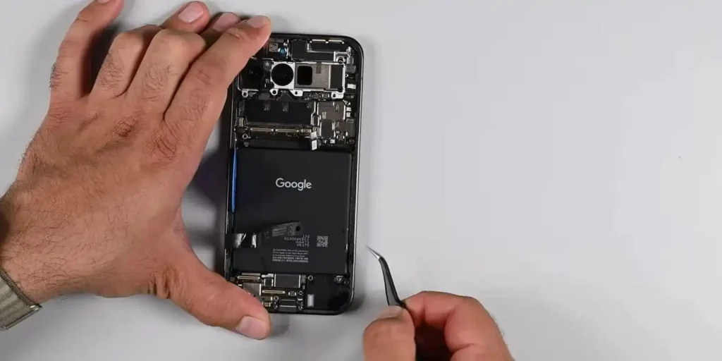 iFixit оцениха възможността за ремонт на Google Pixel 9 XL: замяната на батерията е много трудна