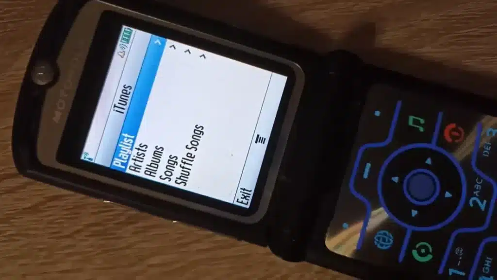 Легендарният Moto Razr V3: iPhone-ът от миналото