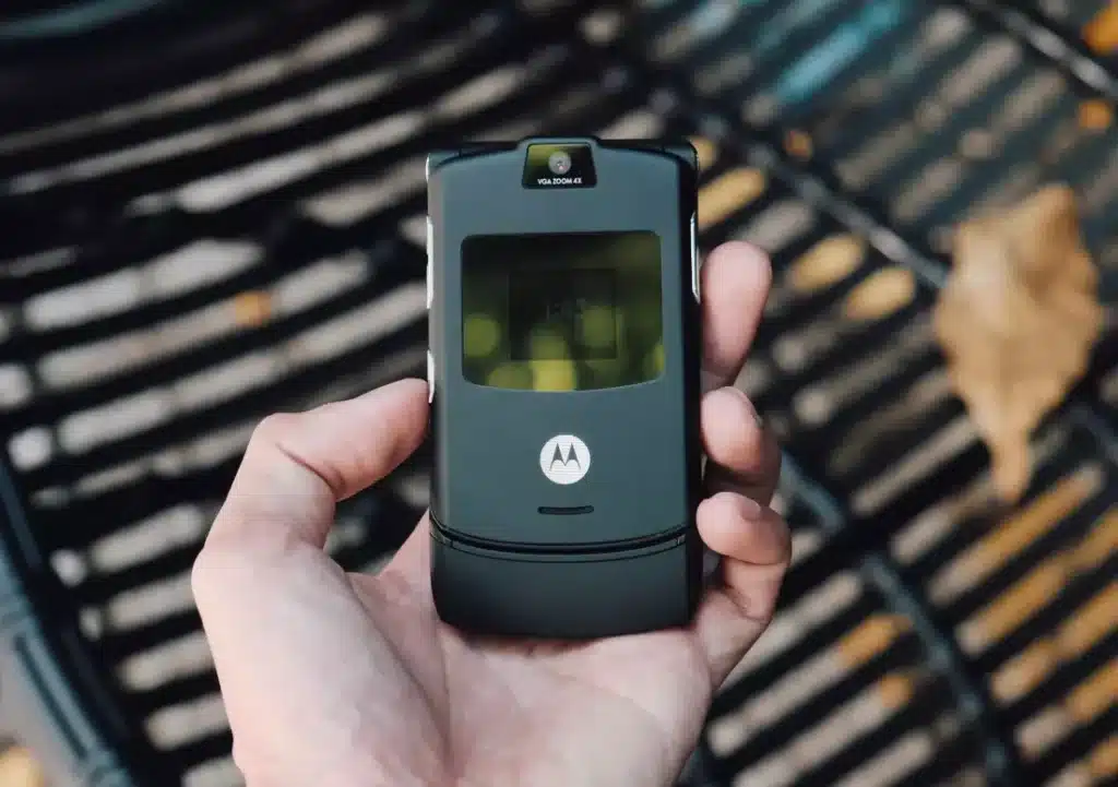 Легендарният Moto Razr V3: iPhone-ът от миналото