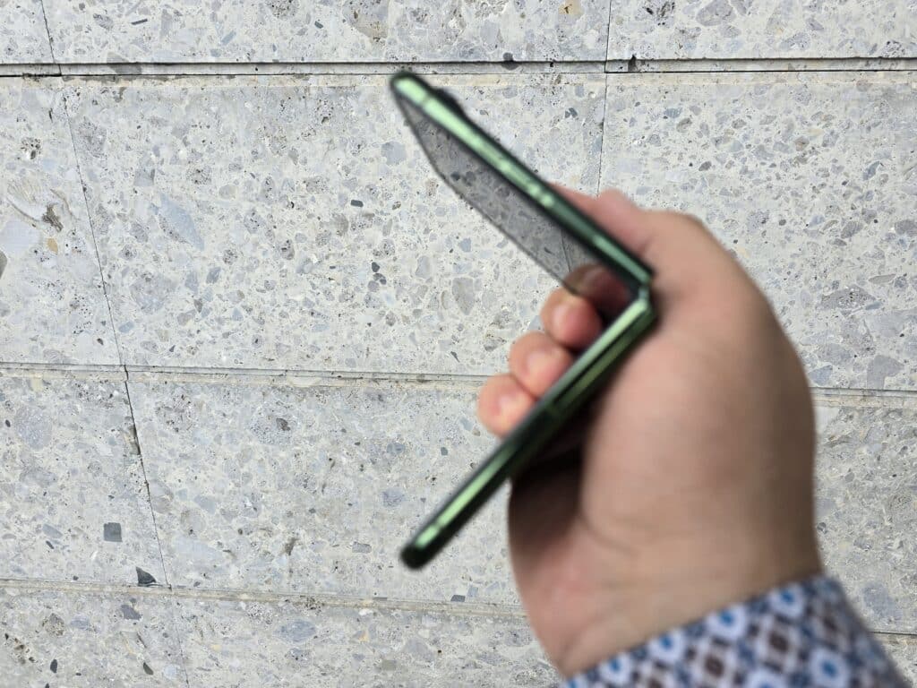 Motorola Razr 50 Ultra: един от най-импресивните сгъваеми телефони на 2024 година