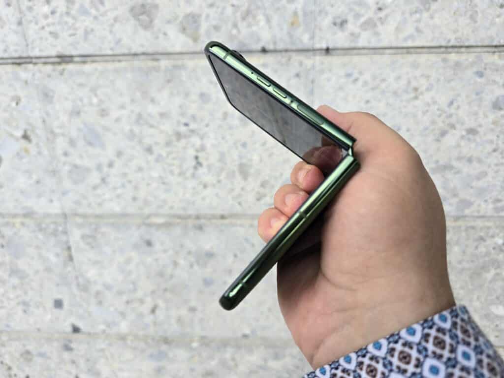 Motorola Razr 50 Ultra: един от най-импресивните сгъваеми телефони на 2024 година