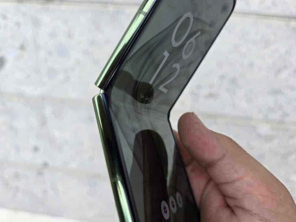 Motorola Razr 50 Ultra: един от най-импресивните сгъваеми телефони на 2024 година