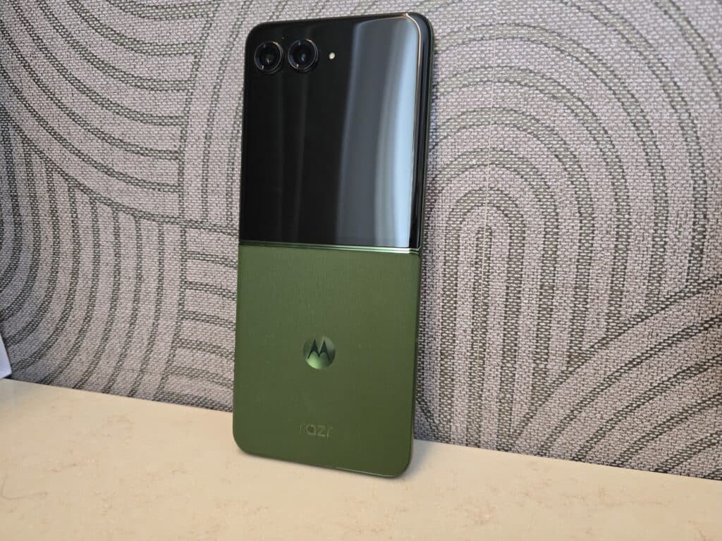 Motorola Razr 50 Ultra: един от най-импресивните сгъваеми телефони на 2024 година