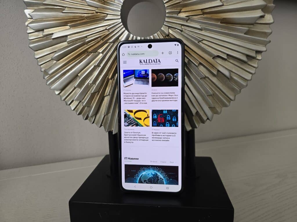Motorola Razr 50 Ultra: един от най-импресивните сгъваеми телефони на 2024 година