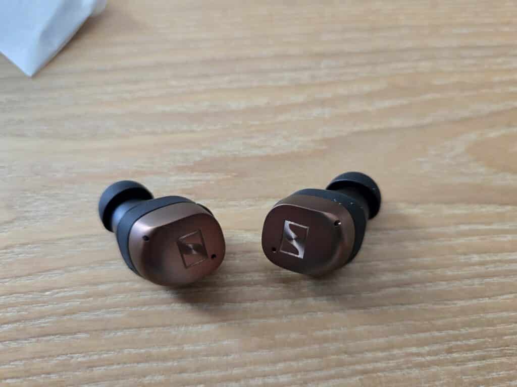 Sennheiser MOMENTUM True Wireless 4: звуковото съвършенство с уникален дизайн и върхови технологии