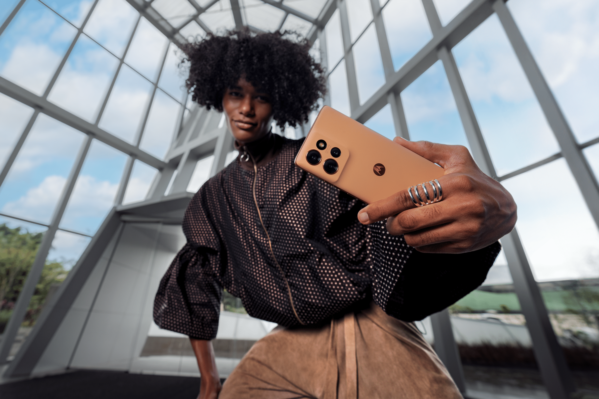 Motorola Edge 50: Премиум технология и изискан дизайн в перфектен баланс