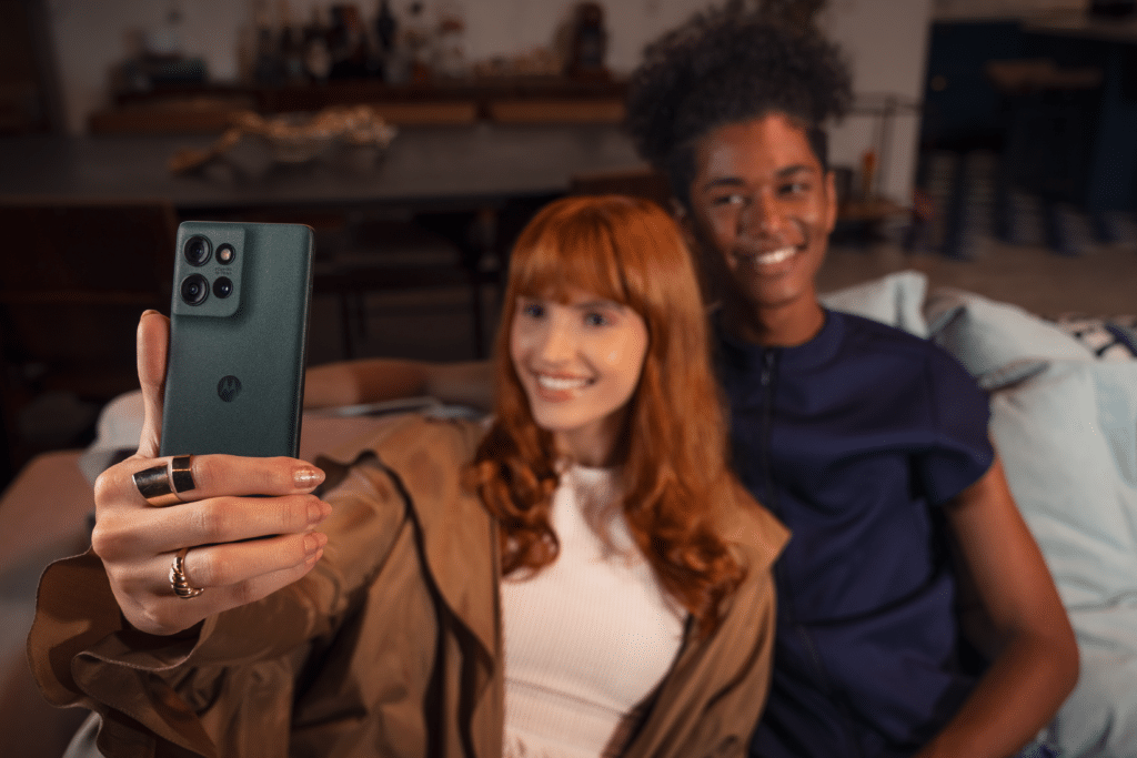 Motorola Edge 50: Премиум технология и изискан дизайн в перфектен баланс