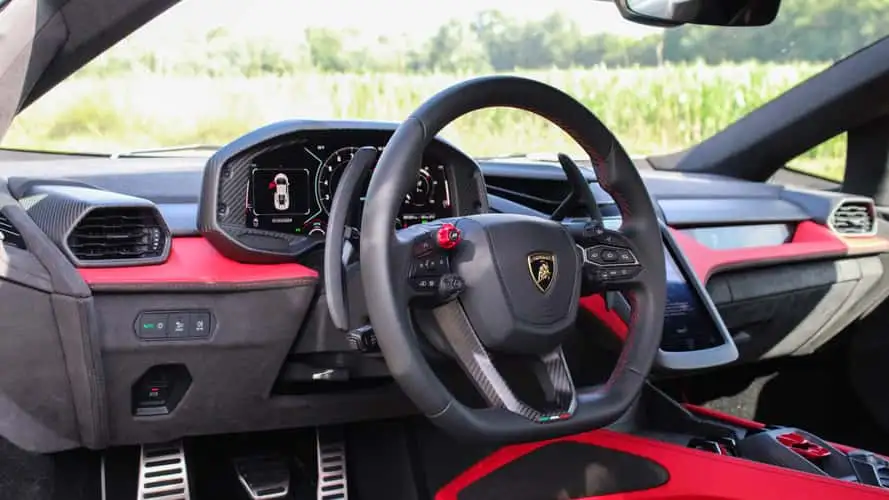 Revuelto е астрономически скок напред за Lamborghini