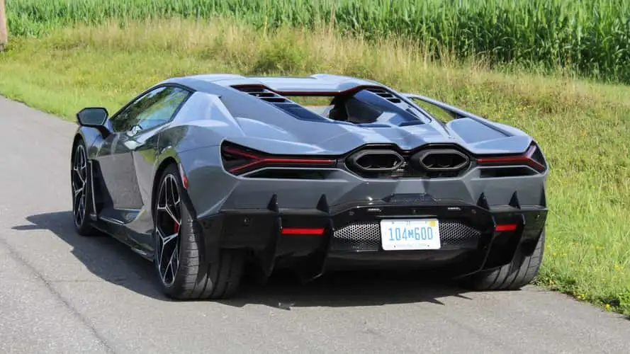 Revuelto е астрономически скок напред за Lamborghini
