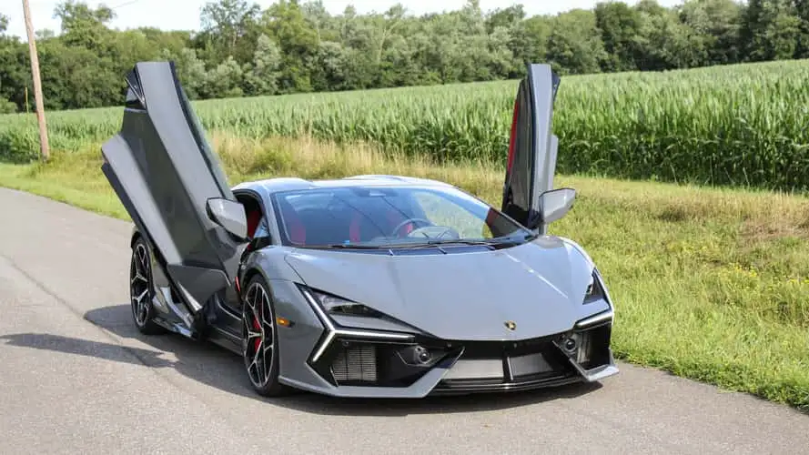 Revuelto е астрономически скок напред за Lamborghini