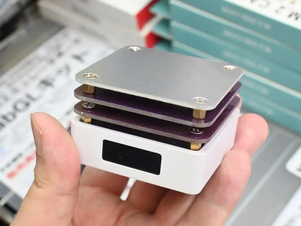 Едно от най-горещите USB приспособления: миниатюрна пещ за разтопяване на припой, нагряваща се до 350°C
