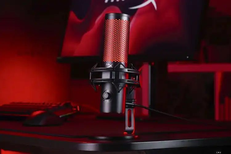 Новият микрофон на HyperX има по-добър звук в комбинация със своите RGB светодиоди