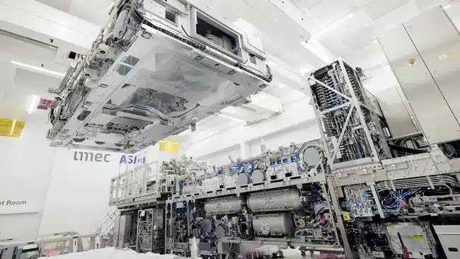 Samsung очаква до края на годината да разполага с първия скенер за EUV литография с висока разделителна способност