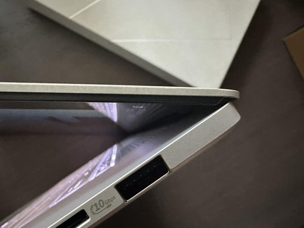 ASUS Zenbook S16 UM5606: Възхитителен ултратънък лаптоп с процесор Ryzen AI 9 HX 370