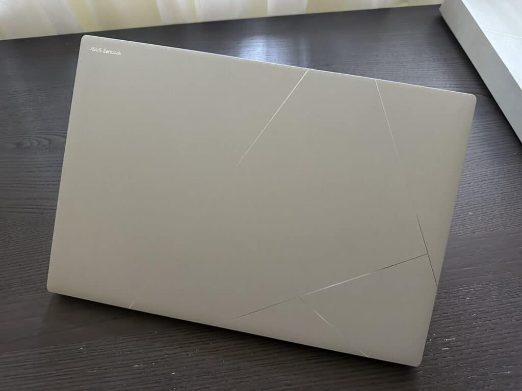 ASUS Zenbook S16 UM5606: Възхитителен ултратънък лаптоп с процесор Ryzen AI 9 HX 370