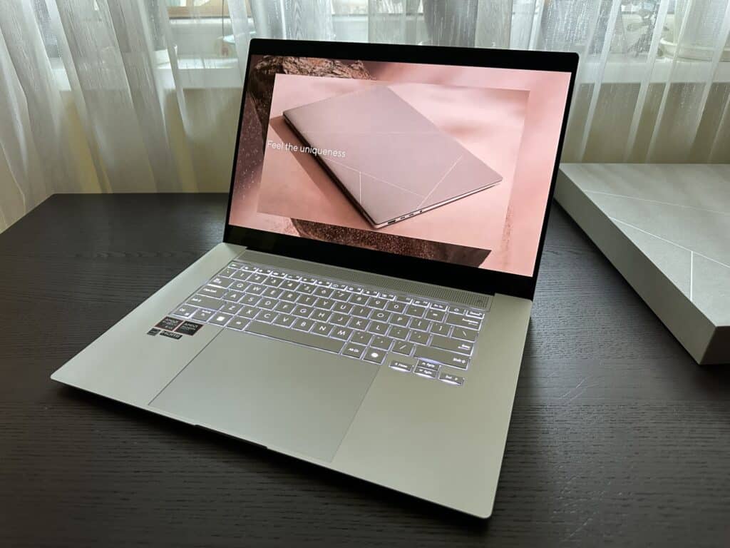 ASUS Zenbook S16 UM5606: Възхитителен ултратънък лаптоп с процесор Ryzen AI 9 HX 370