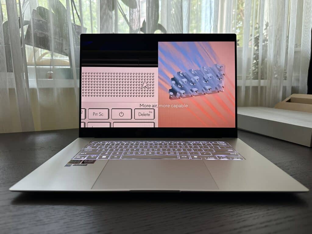 ASUS Zenbook S16 UM5606: Възхитителен ултратънък лаптоп с процесор Ryzen AI 9 HX 370