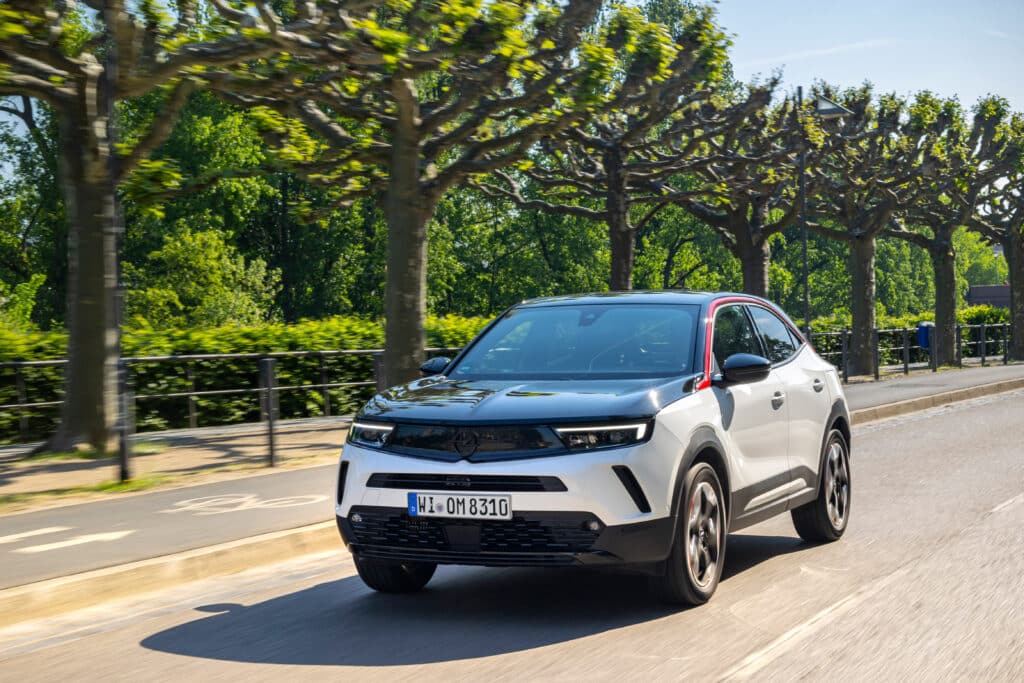 Opel разширява гамата си с нови хибриди: 48-волтовата технология предлага ефективност и комфорт