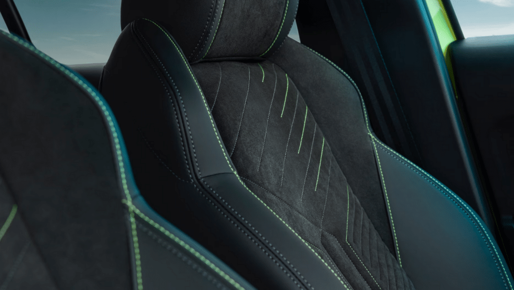 Peugeot 208 Hybrid (2024): Всичко, което трябва да знаете за този компактен инженерен шедьовър