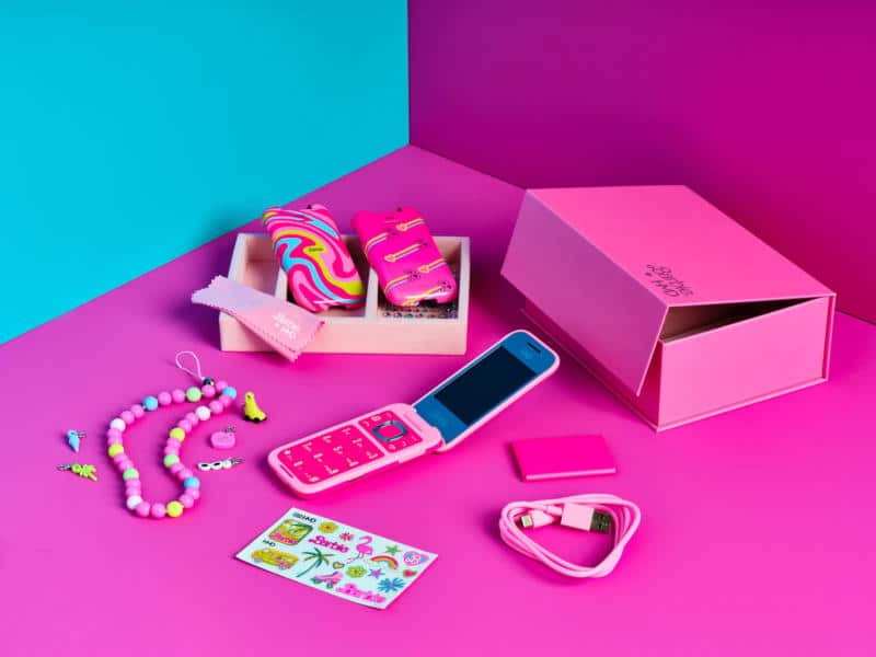 HMD представи Barbie Phone – сгъваем функционален телефон с розови бутони за €129