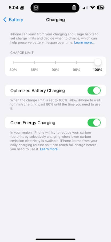 С iOS 18 вашият iPhone ще ви предупреждава, ако е свързан към бавно зарядно устройство