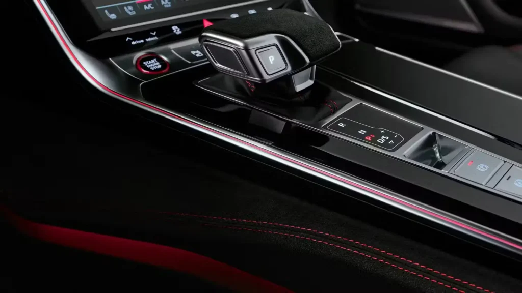 BMW M5 Touring срещу Audi RS6 Performance