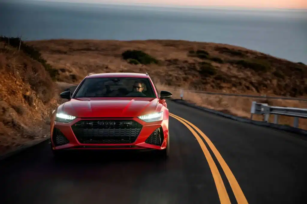 BMW M5 Touring срещу Audi RS6 Performance