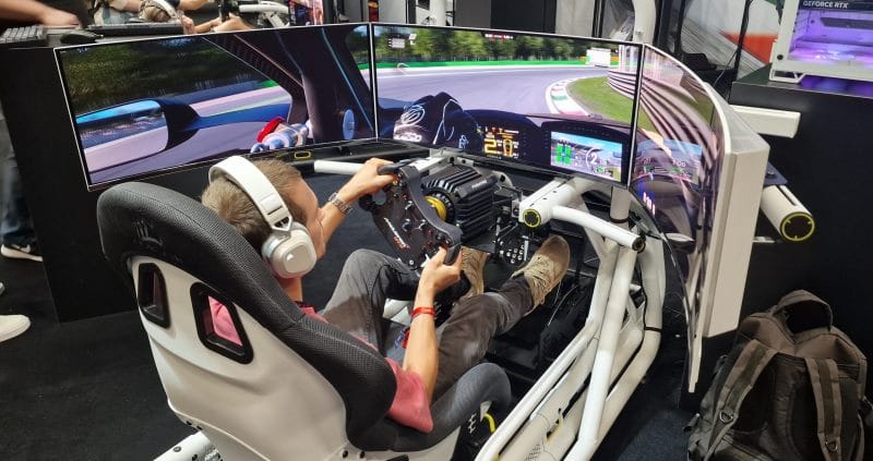 Corsair придоби производителя на периферни устройства за състезателни симулатори Fanatec