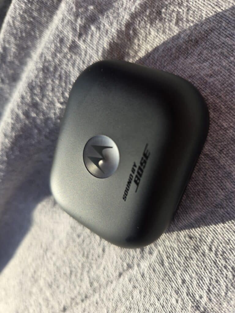 Moto Buds+ – компактни, удобни и способни