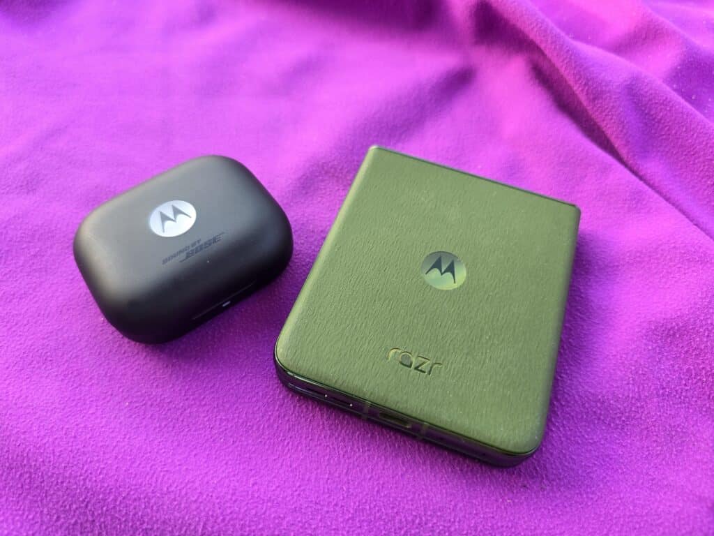 Moto Buds+ – компактни, удобни и способни