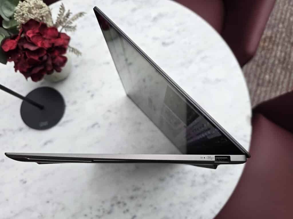 ASUS Zenbook S 14: Силата на елегантността и интелигентността