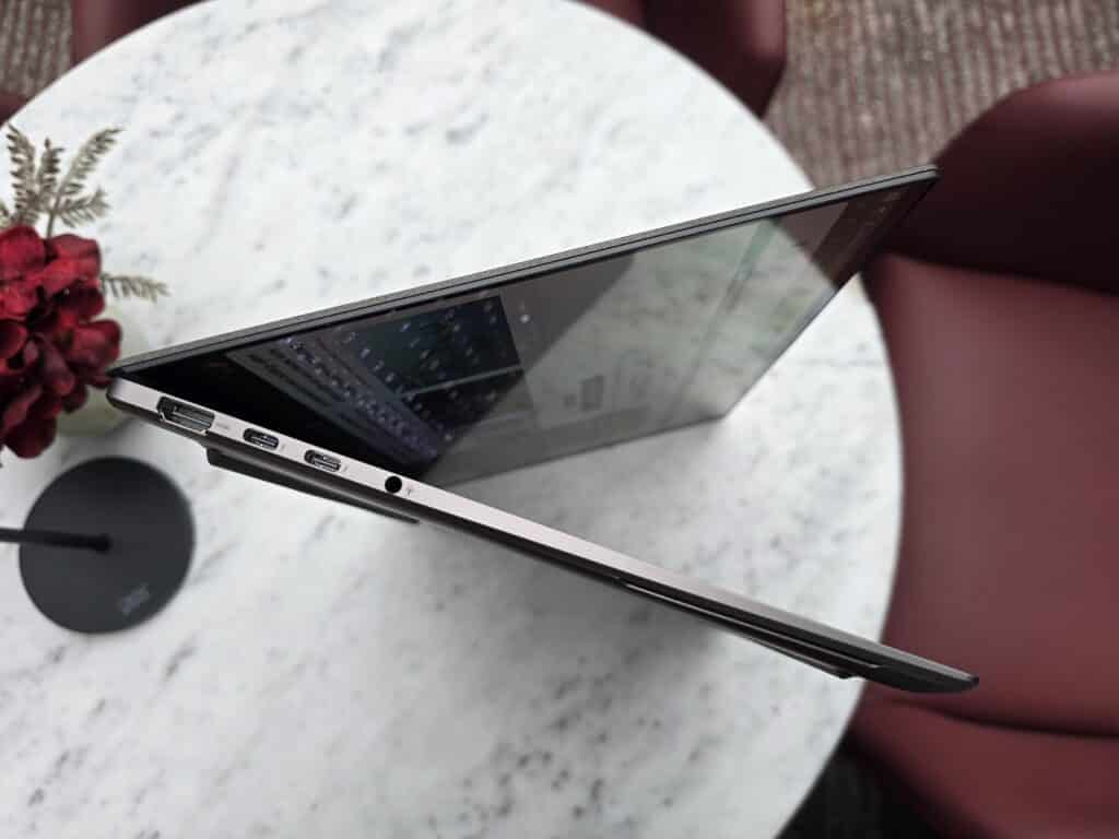 ASUS Zenbook S 14: Силата на елегантността и интелигентността