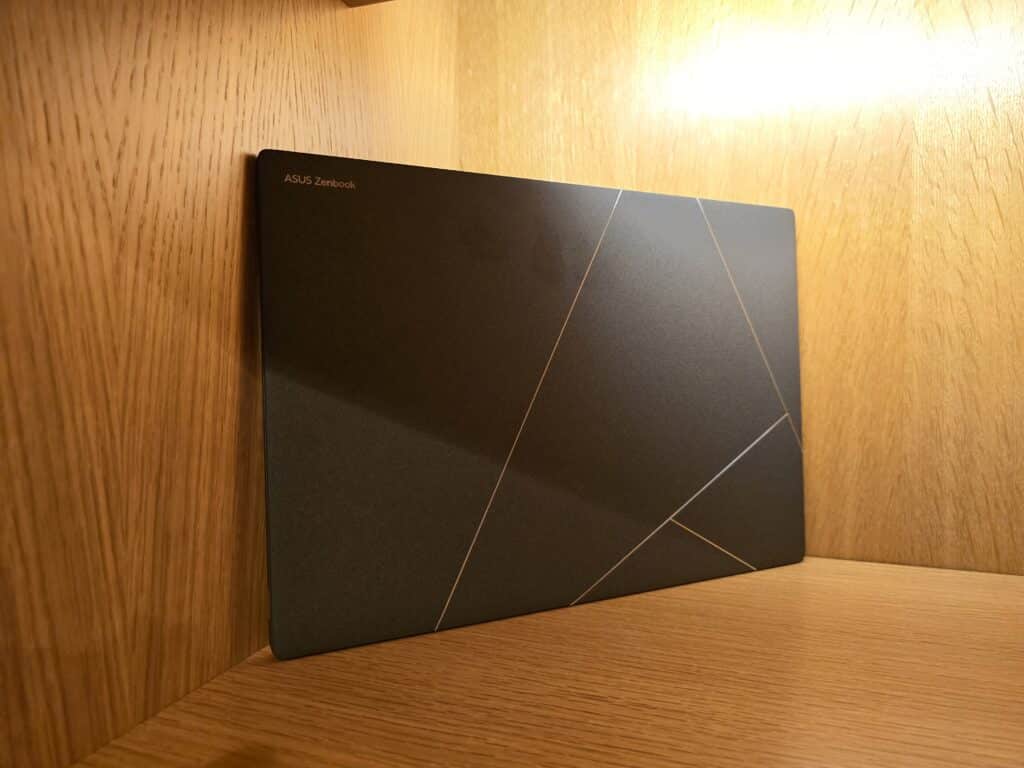 ASUS Zenbook S 14: Силата на елегантността и интелигентността