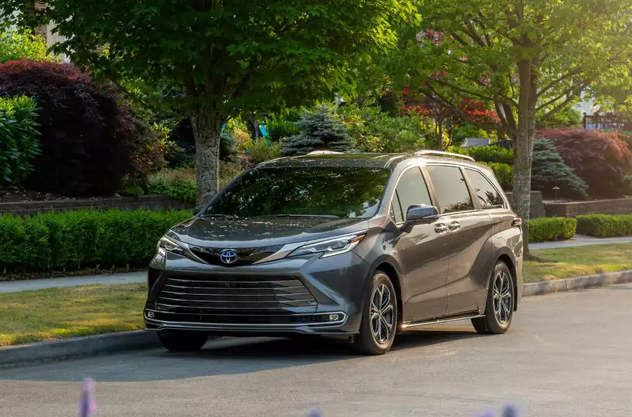 Представена е първата в историята Toyota, която се обажда на собственика, ако той забрави децата в колата. Sienna 2025 получава хладилник и прахосмукачка