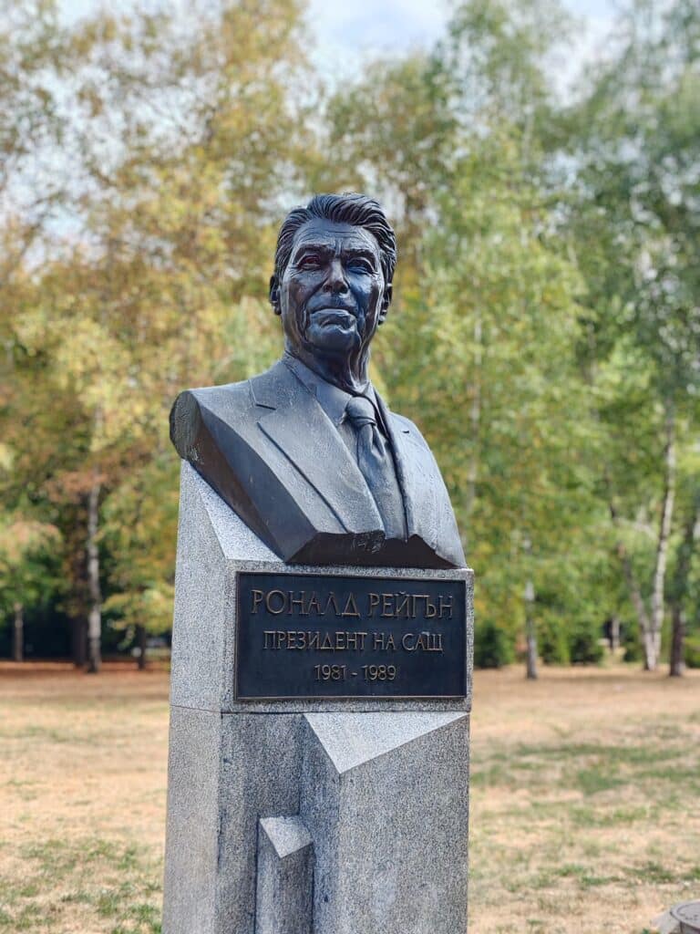 HONOR 200: Балансът между мощ и цена в едно елегантно тяло