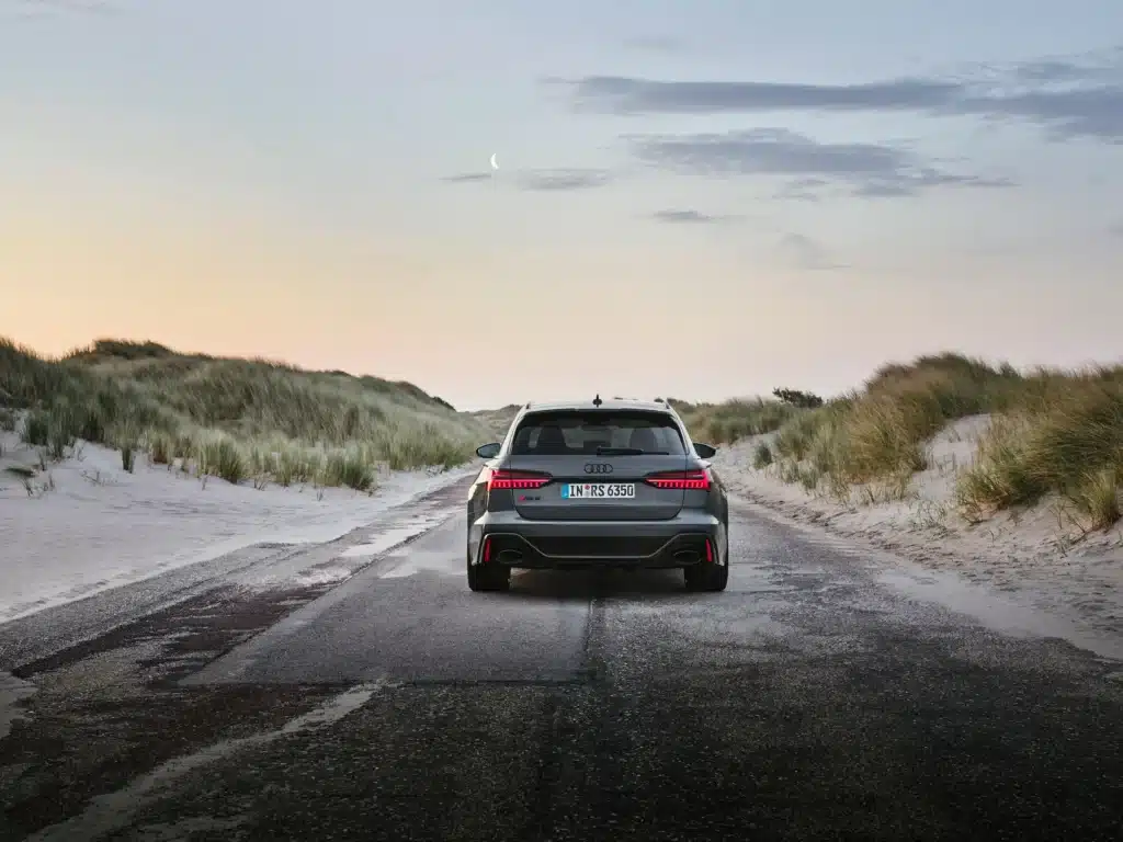 BMW M5 Touring срещу Audi RS6 Performance