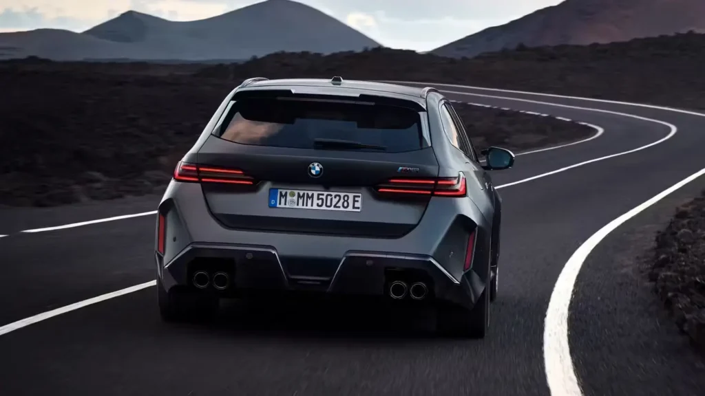BMW M5 Touring срещу Audi RS6 Performance