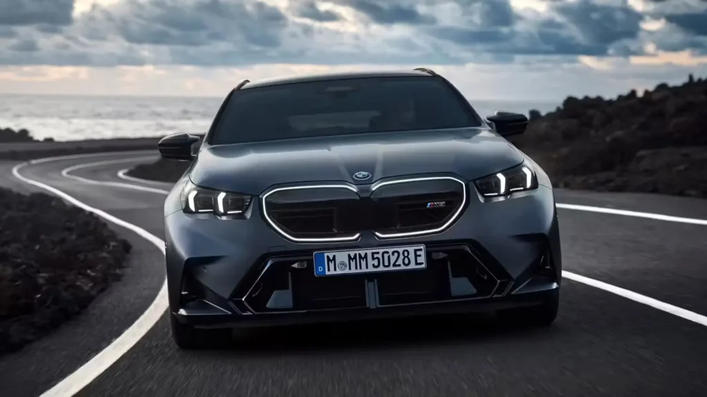 BMW M5 Touring срещу Audi RS6 Performance