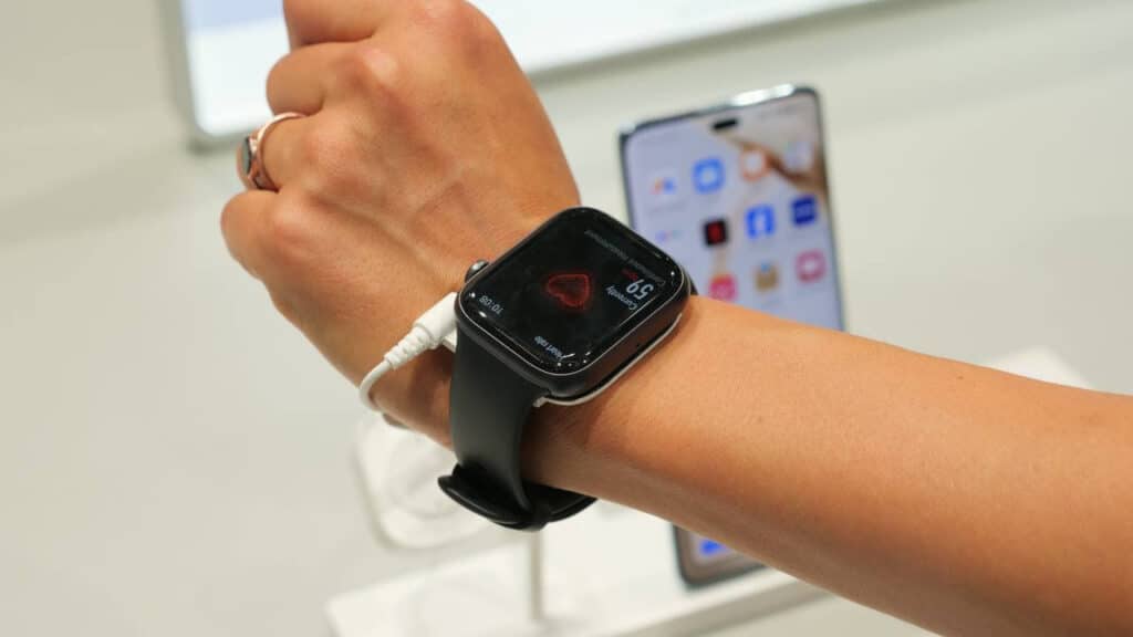 Honor представи смарт часовника Watch 5 с много познат дизайн и с до 15 дни живот на батерията