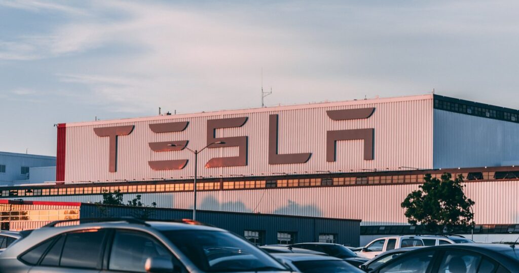 Amazon, Meta, Tesla и други големи корпорации подкопават демокрацията и управляват света
