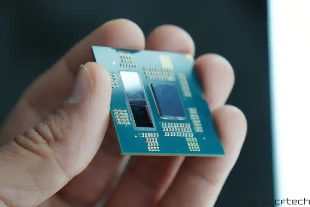 Снимка на голия процесор AMD Ryzen 7 потвърждава промените в следващото поколение 3D V-Cache