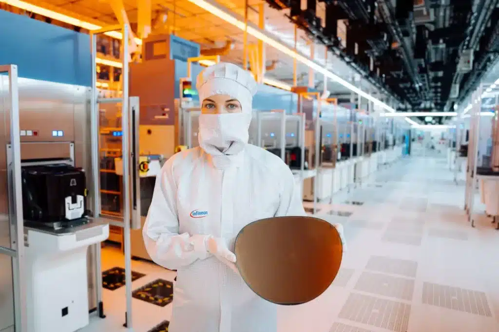 Infineon представи най-тънката силициева пластина в света с дебелина само 20 микрона