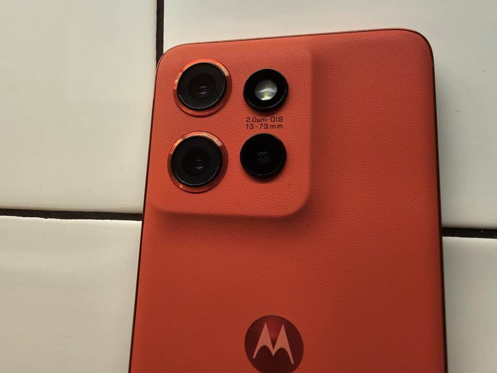 Motorola Edge 50 Neo: Достатъчно здрав за приключения и достатъчно стилен за градския живот