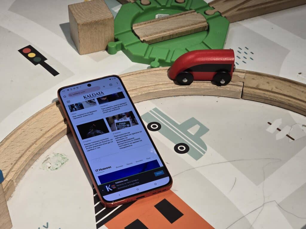 Motorola Edge 50 Neo: Достатъчно здрав за приключения и достатъчно стилен за градския живот