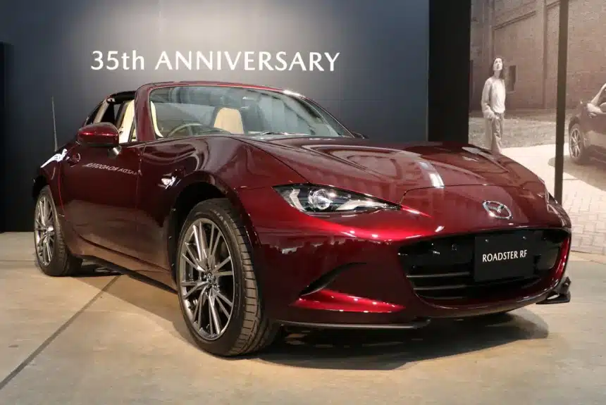 Mazda представи новия Roadster: в чест на 35-годишниния култов MX-5 Miata