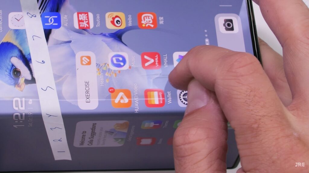 JerryRigEverything тества здравината на HUAWEI Mate XT – много крехко устройство