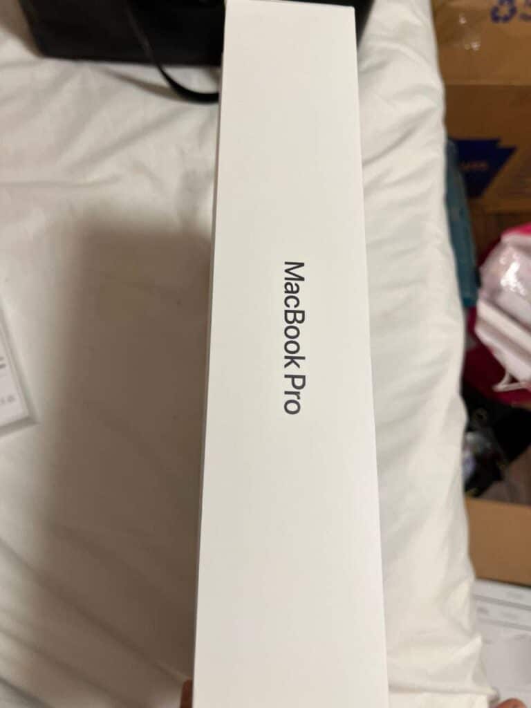 Във Facebook започна да се продава неанонсиран все още ноутбук Apple MacBook Pro с M4 процесор