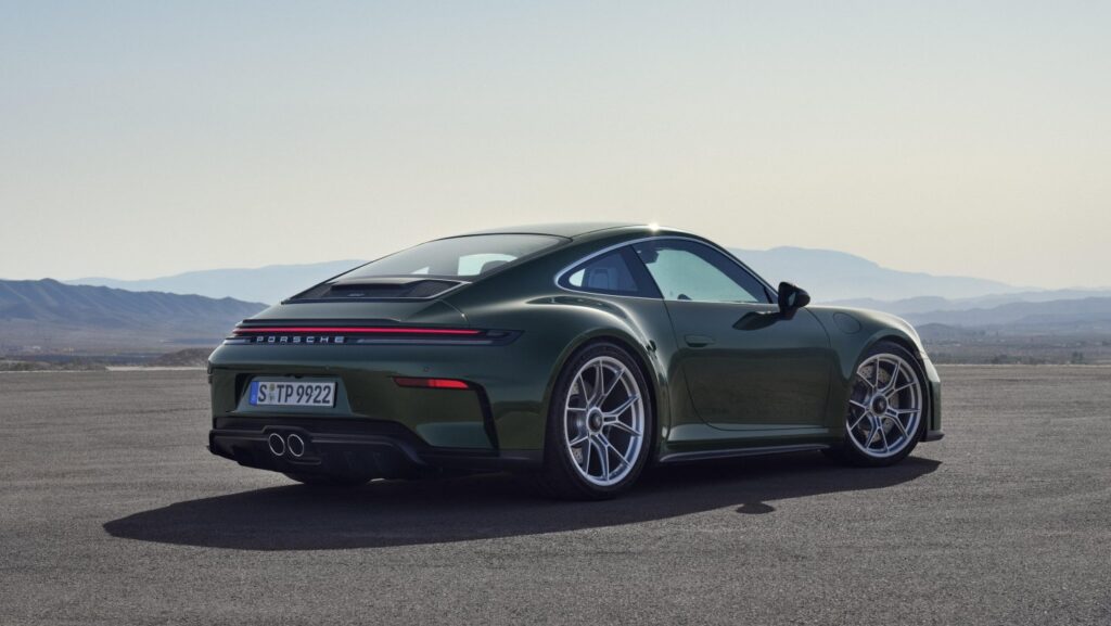 Двойна премиера за 25-та годишнина на Porsche 911 GT3: За пистата и за пътя